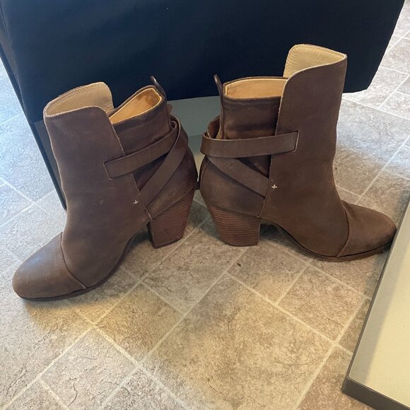 Like New Rag & Bone Kinsey Boot Size 38 / US 8 - Picture 4 of 7